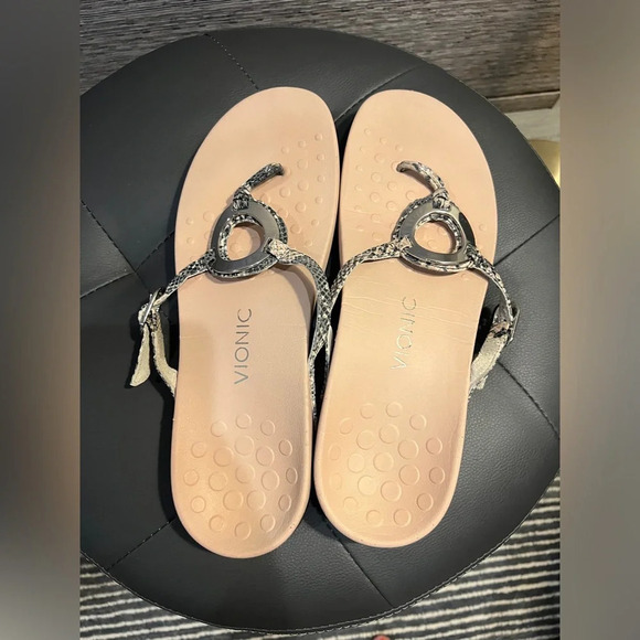 Vionic women's Karina flip flops size 11 - Picture 3 of 9